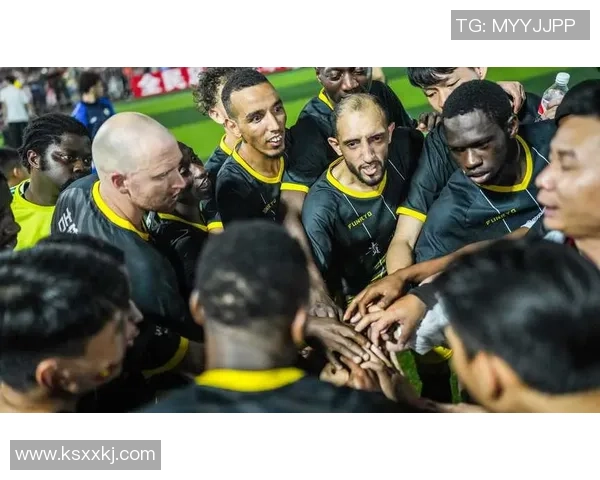 足球球星齐聚舞会闪耀星光激情碰撞展现运动与魅力的完美融合